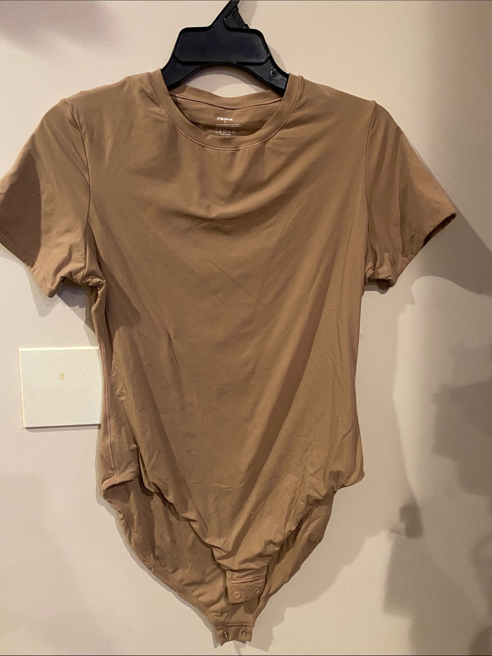 SKIMS Women's Short Sleeve Bodysuit in Camel